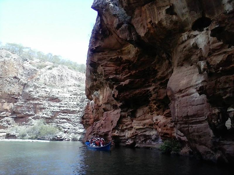 File:Passeio de barco ao cânion do Xingó -Rio São Francisco 02.jpg