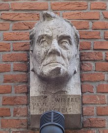 Paul Henckels als Schneider Wibbel am Schneider-Wibbel-Haus in Düsseldorf