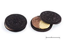 Peanut butter and chocolate Oreos Peanut butter and chocolate oreos, 2015-06-06.jpg