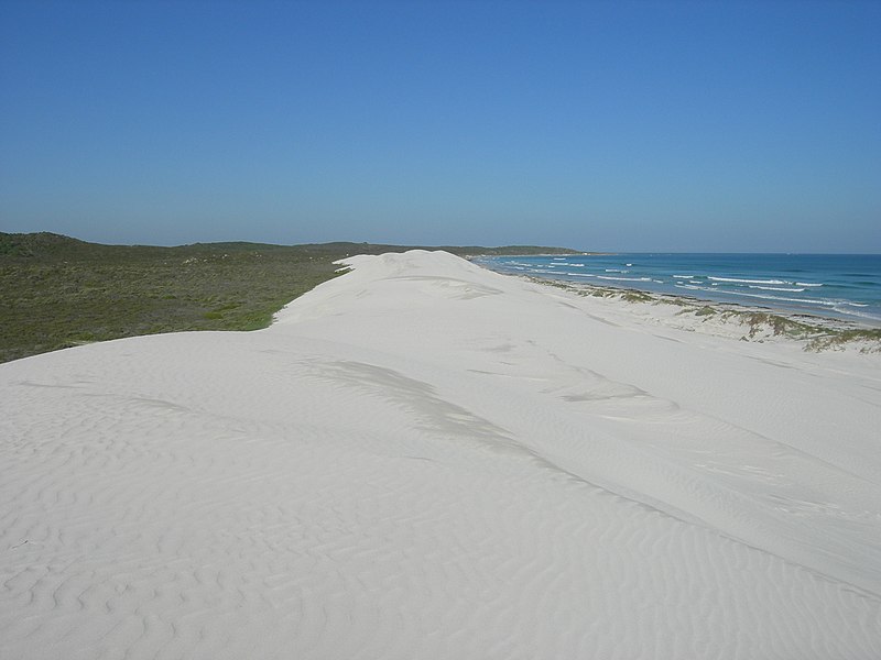 File:Pearly Beach, Western Cape (3217153649).jpg