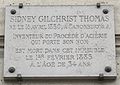 Plaque au no 61 en hommage à l'ingénieur Sidney Gilchrist Thomas, qui y est mort.