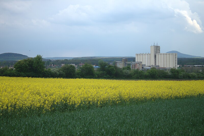 File:Polepy, pohled na silo.jpg