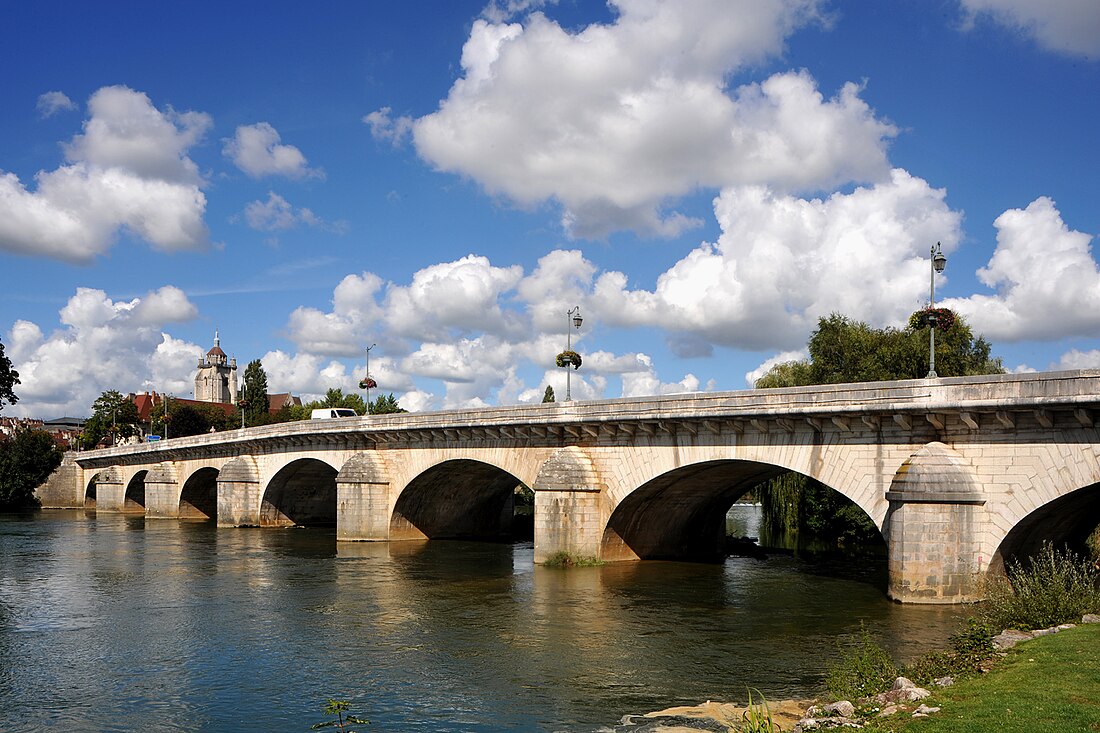 File:Pont Louis XV, Dole 01 10.jpg