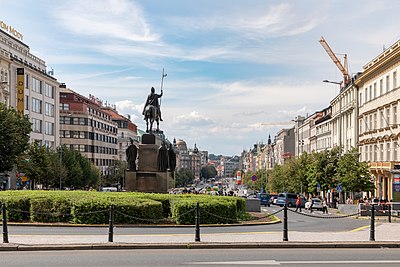 Václavské náměstí s Myslbekovým pomníkem svatého Václava