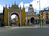 Puerta y Basilica de la Macarena (Sevilla).jpg