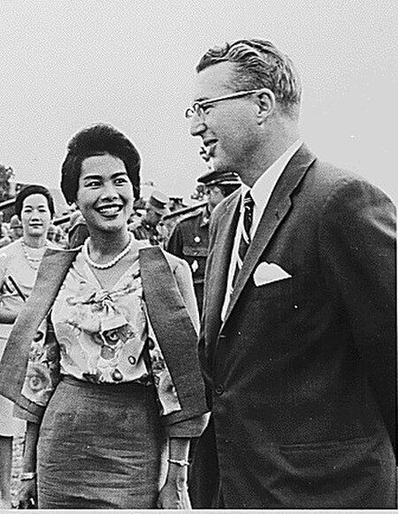 ไฟล์:Queen Sirikit visit 1962.jpg