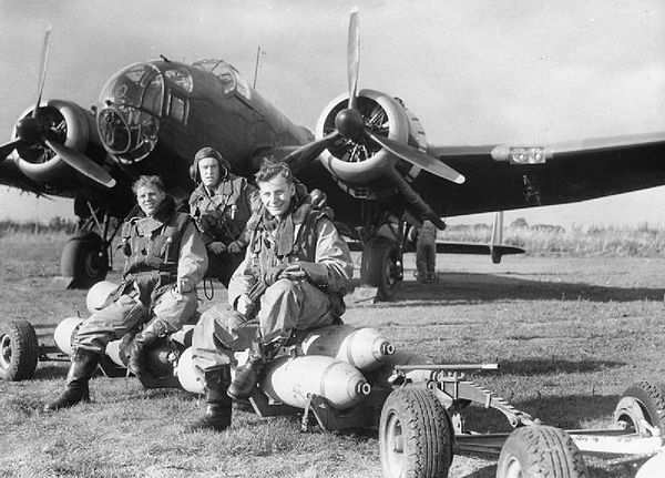 An 83 Squadron Handley Page Hampden and crew, pictured at Scampton, October 1940