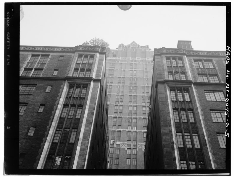 File:REAR ELEVATION, DETAIL TAKEN LOOKING UP TO UPPER FLOORS - Tudor City Complex, Woodstock Tower, 320 East Forty-second Street, New York, New York County, NY HABS NY,31-NEYO,122G-5.tif