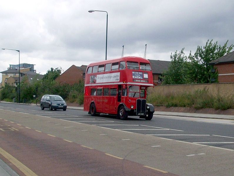 File:RT bus JXC432 Silvertown Way Aug 08.JPG