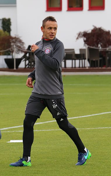 Rafinha during a training session with Bayern Munich in 2016