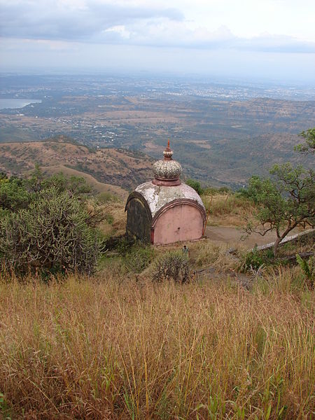 File:Rajaram centotaph at fort Sinhagad.jpg