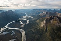 Vue sur la sinueuse rivière Alatna