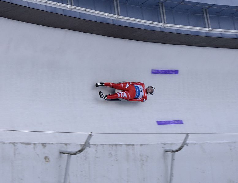 File:Rennrodelweltcup Altenberg 2015 (Martin Rulsch) 5177.jpg