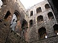 Inneres des Keeps von Rochester Castle, die Balkenlöcher lassen die ehemalige Geschosseinteilung erkennen