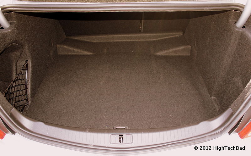 File:Roomy Trunk - 2012 Buick Regal GS (6914580943).jpg