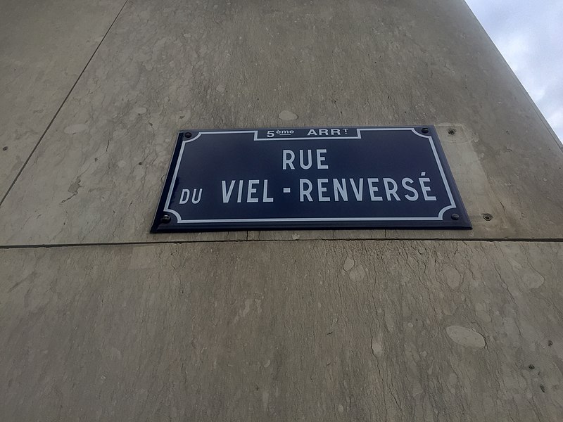 File:Rue du Viel-Renversé - plaque.jpg