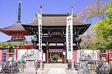 龍泉寺 (名古屋市)の仁王門。重要文化財。