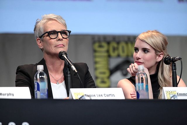 Roberts and Jamie Lee Curtis at the 2015 San Diego Comic-Con