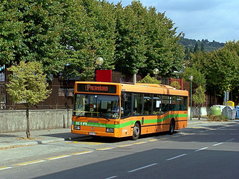 File:SIA Mercedes O405N 823 Gussago capolinea 20120916.JPG