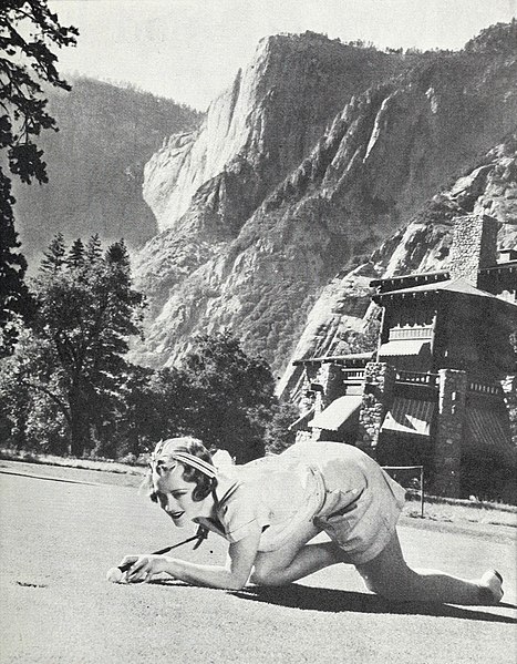 File:Sally Eilers playing golf at Yosemite National Park, 1933.jpg