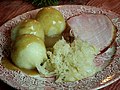 Sauerkraut, Knödel, Stück Kassler.JPG