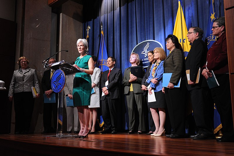 File:Secretary Sebelius delivers remarks at the HHS 2014 Budget Press Conference , April 10, 2013 (Pic 4).jpg