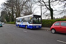 Een van de vele collegebussen van Itchen College.