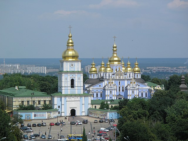 The reconstructed St. Michael's Golden-Domed Cathedral with its belltower as seen in 2007.