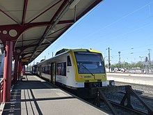 Ortenau-S-Bahn-juna, pysäköity asemalle.