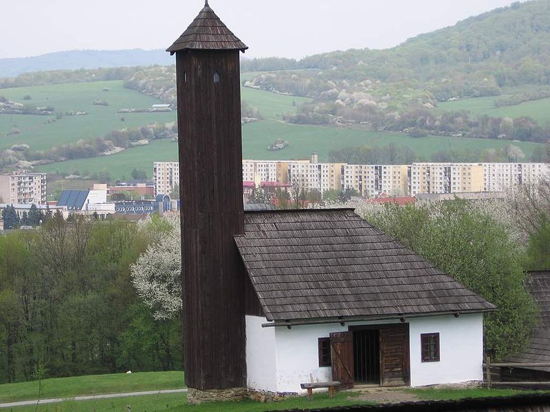 File:Svidnik skansen fire station.jpg