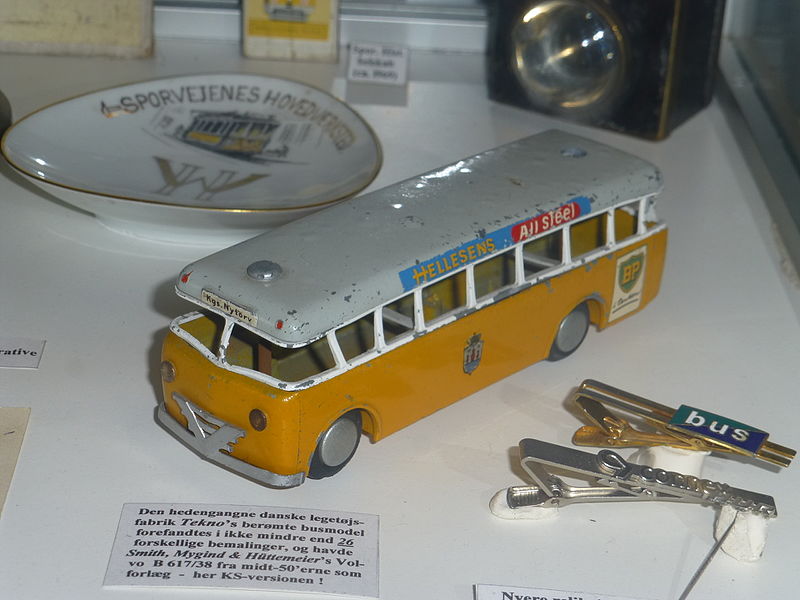 File:Tekno toy bus at Sporvejsmuseet.JPG