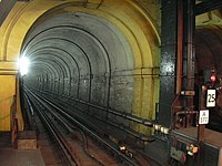 Thames Tunnel en 2005, intégré au réseau du métro de Londres.