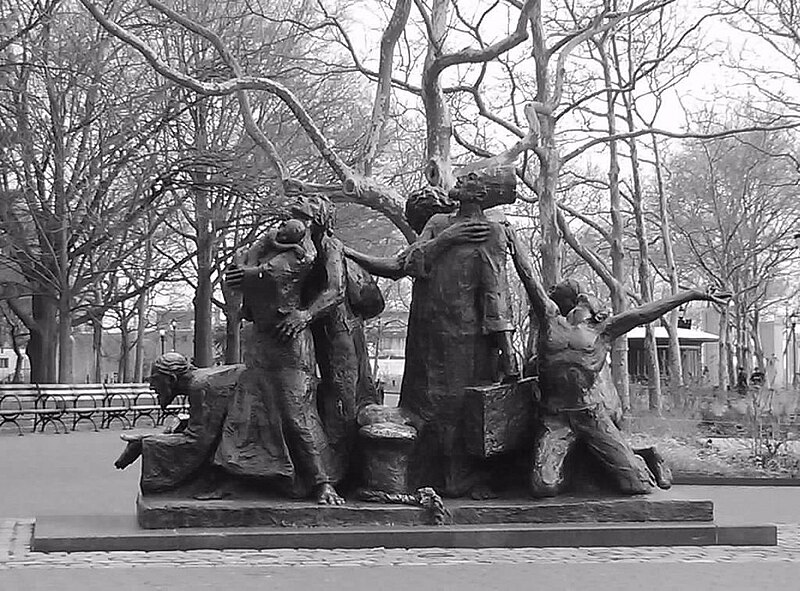 File:The Immigrants-Luis Sanguino-Battery Park NYC.jpg