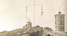 1927年前的訊號山， 留意圖中央的風球訊號和塔頂時間球