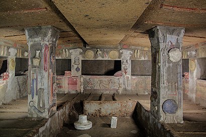 Come arrivare a Tomba Dei Rilievi con i mezzi pubblici - Informazioni sul luogo