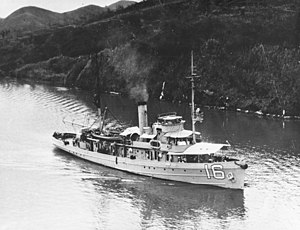 USS Partridge (AM-16) transiting the Panamal Canal, circa in the 1920s (NH 60282).jpg