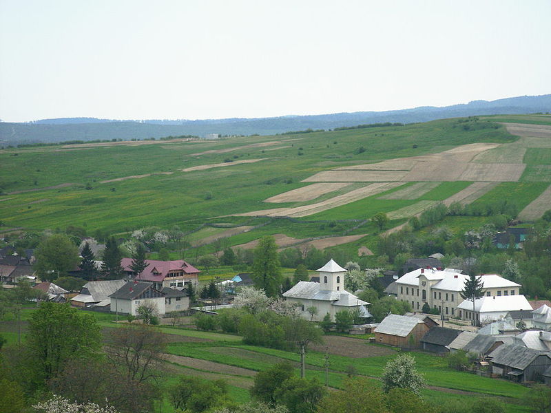 File:Valea Moldovei.JPG