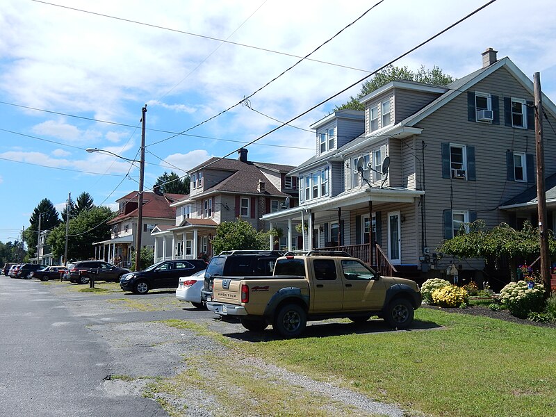 File:Valley Rd in Cass Twp, Schuylkill Co PA 01.JPG