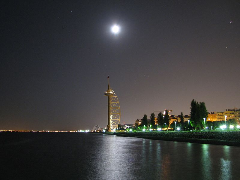 File:Vasco da Gama Tower by night 2007.jpg