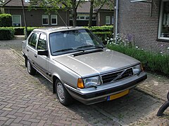 Volvo 340 GLE Millionaire, выпущенная в Нидерландах в 1988 году по случаю выпуска миллионного автомобиля 300 серии