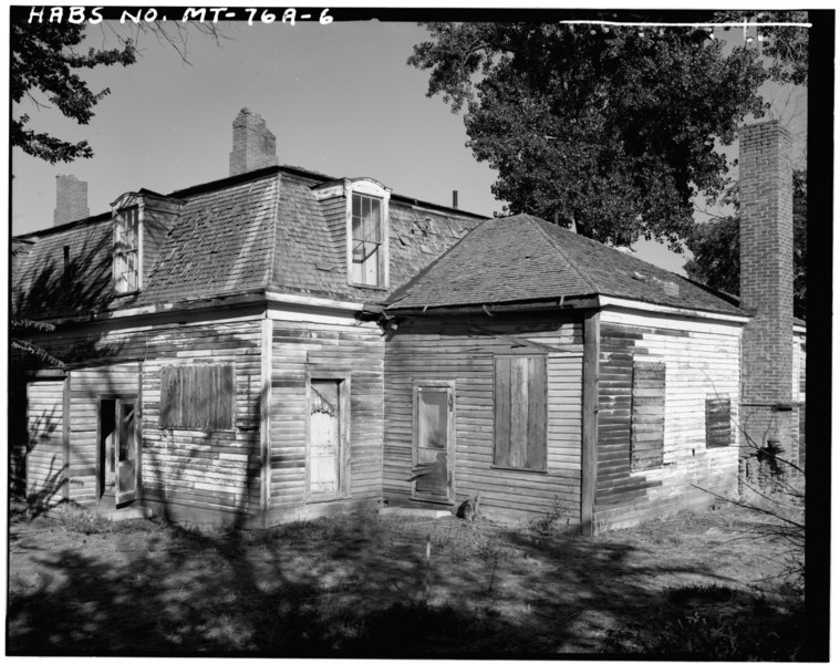 File:WEST AND REAR ENTRY - Fort Keogh, Officers Quarters A, 3 miles west of Miles City on U.S. Highway 10, Miles City, Custer County, MT HABS MONT,9-MILCI,3-A-6.tif