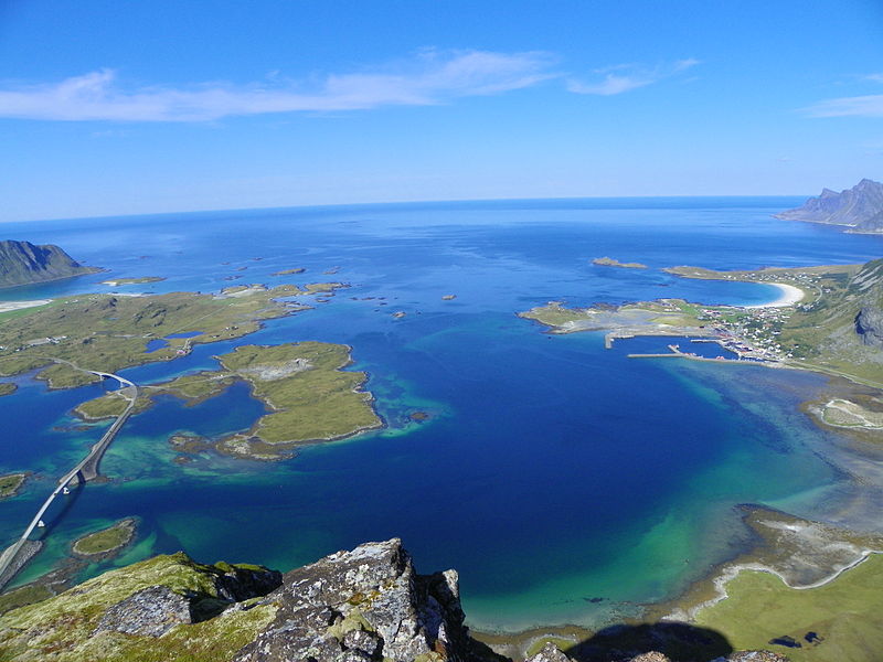 File:Widok na Fredvang i Ramberg.JPG