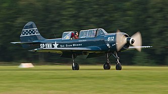 English: Yakovlev Yak 52 "Lucky Bee" (reg. SP-YNH, built in 1982). Engine: M14P. Deutsch: Jakowlew Jak 52 „Lucky Bee“ (Reg. SP-YNH, Baujahr 1982). Antrieb: M14P.