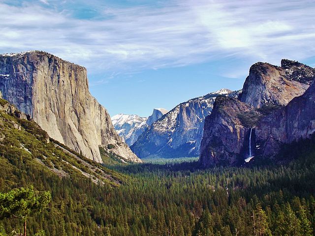 File:Yosemite_Valley_from_Wawona_Tunnel_view,_vista_point..JPG