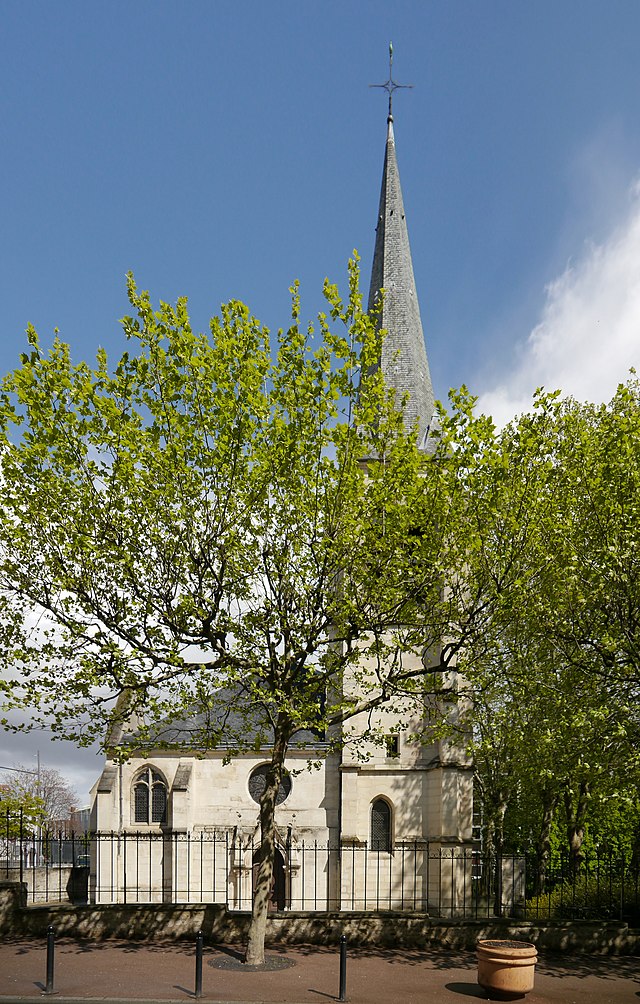 Igreja Saint-Saturnin, classificada nos monumentos históricos.