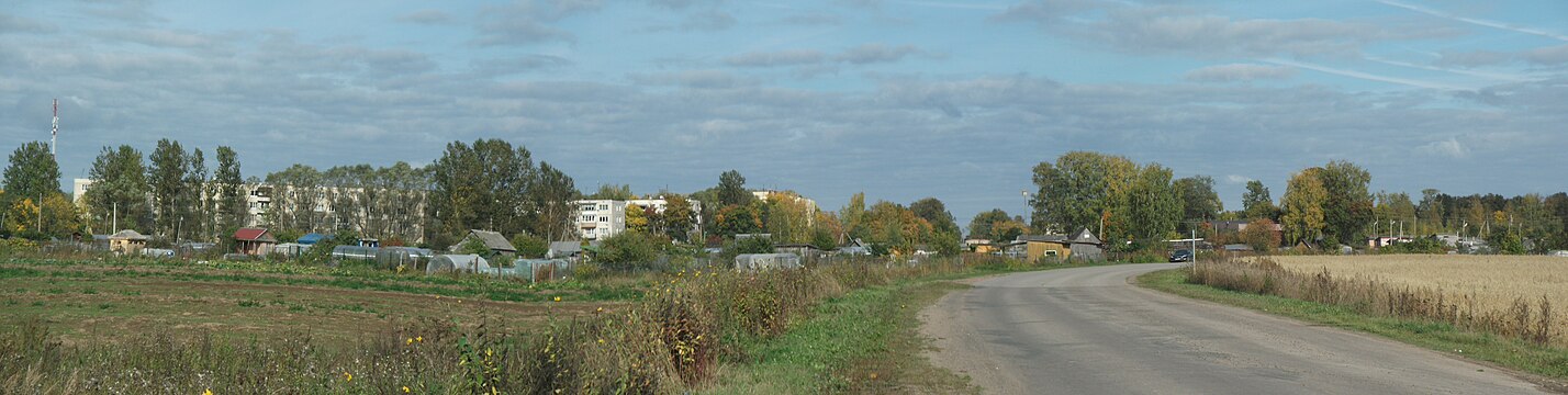 Panorama över byn Batovo