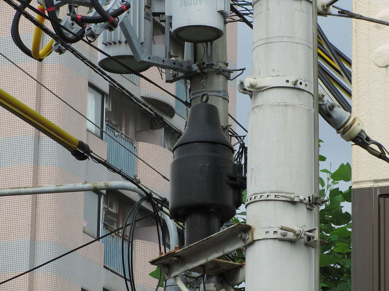 File 京福電鉄西院踏切の電鐘式警報器 Jpg Wikimedia Commons