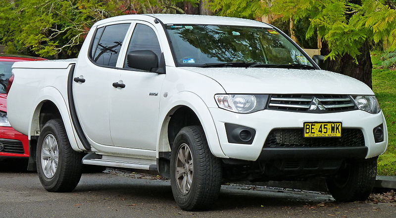 File:2009-2011 Mitsubishi Triton (MN) GL-R 4-door utility 01.jpg