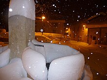 Fontrabiouse under snøen en natt