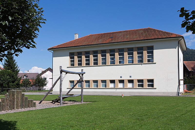 File:2014-Broc-Salle-de-Gymnastique.jpg